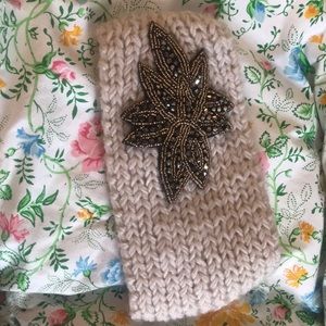 Cream winter headband.